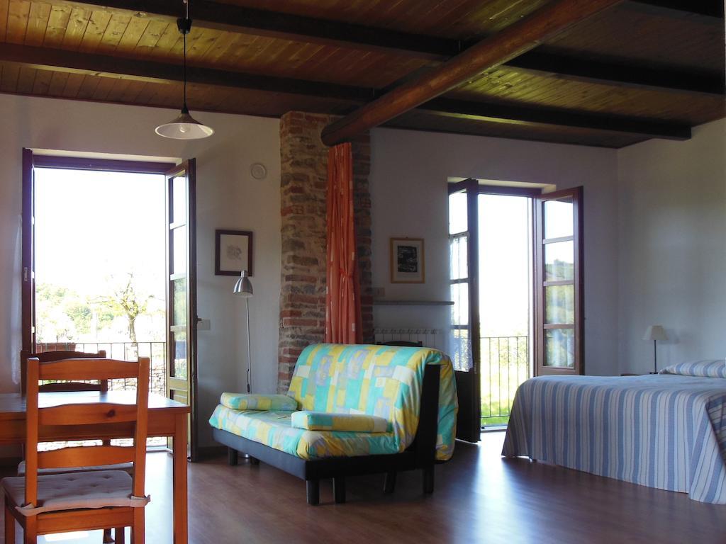Agriturismo Affittacamere Barbarossa Dogliani Habitación foto