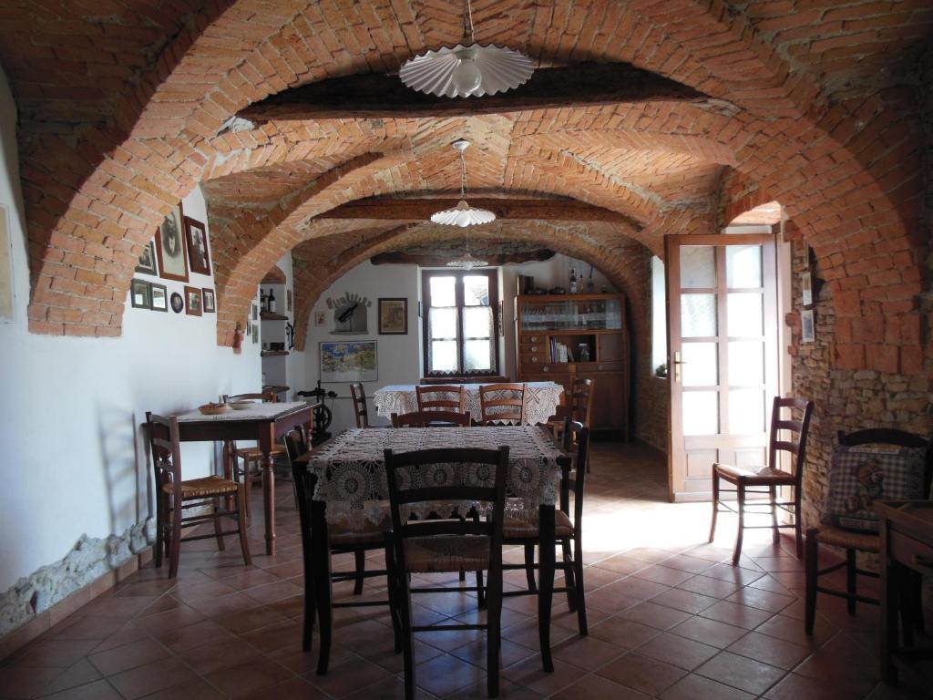 Agriturismo Affittacamere Barbarossa Dogliani Exterior foto